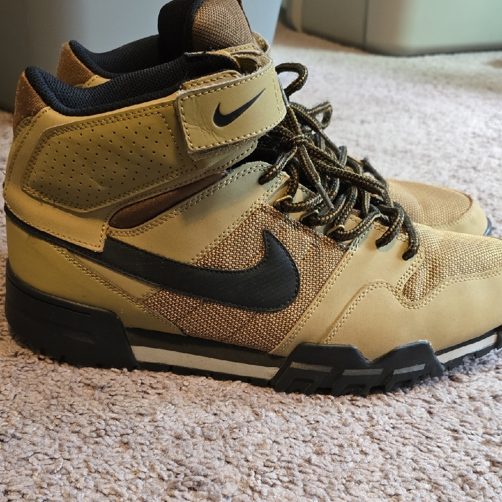 Nike Men's Brown and Black Sneakers